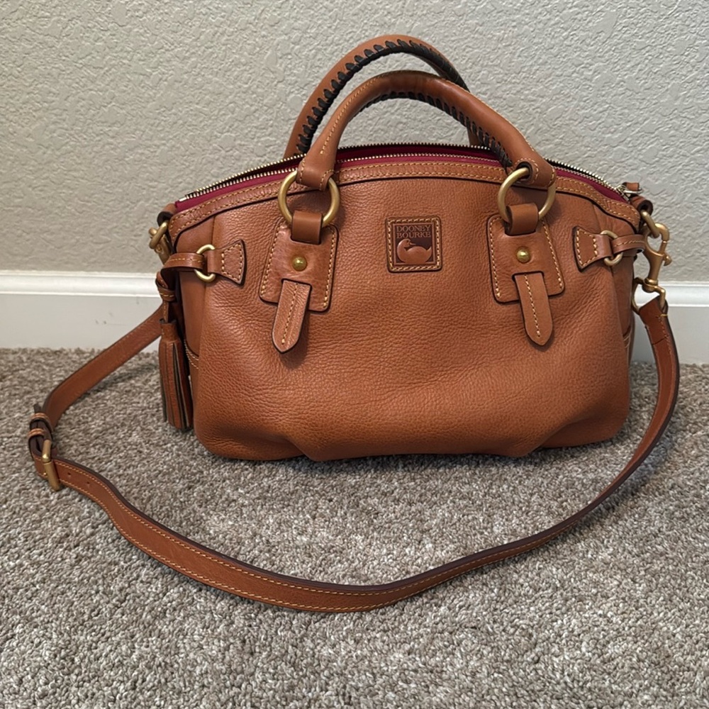 Brand New Dooney & Bourke Florentine Medium Mail Satchel